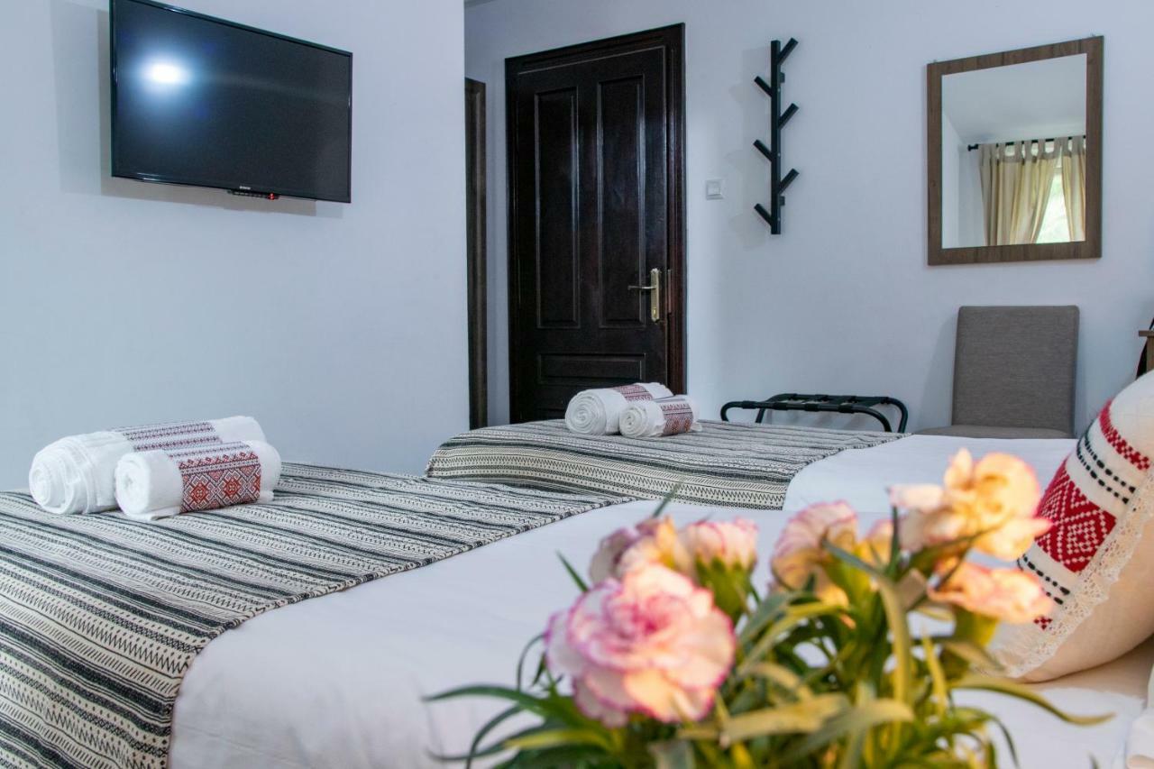 Hotel Floare De Colt Mînăstirea Humorului المظهر الخارجي الصورة