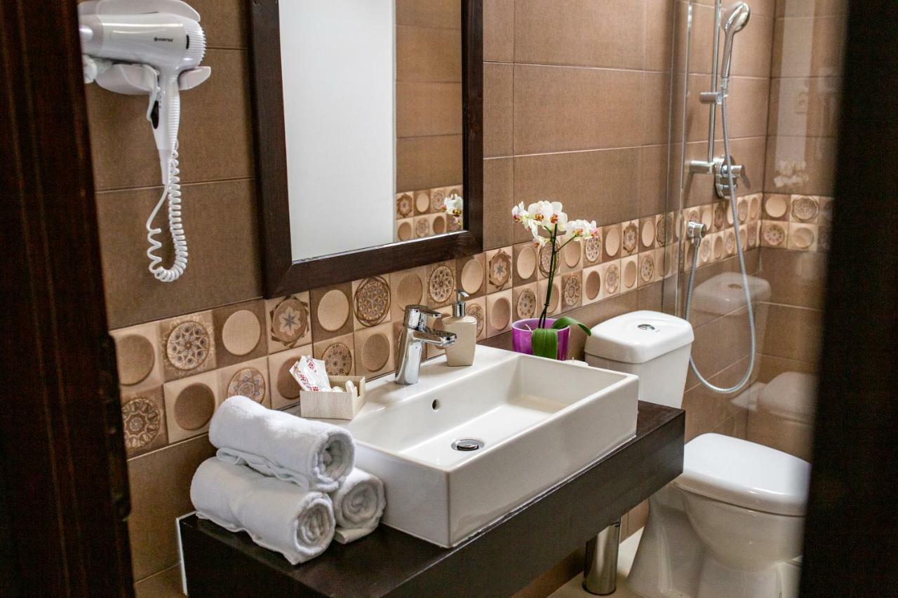 Hotel Floare De Colt Mînăstirea Humorului المظهر الخارجي الصورة